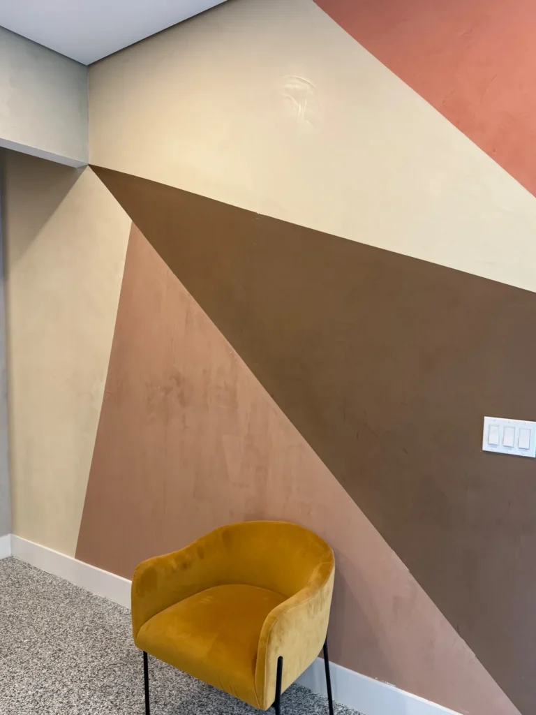 Marmorino Mediterraneo: L’Intonaco Italiano di Lusso per Interni Senza Tempo