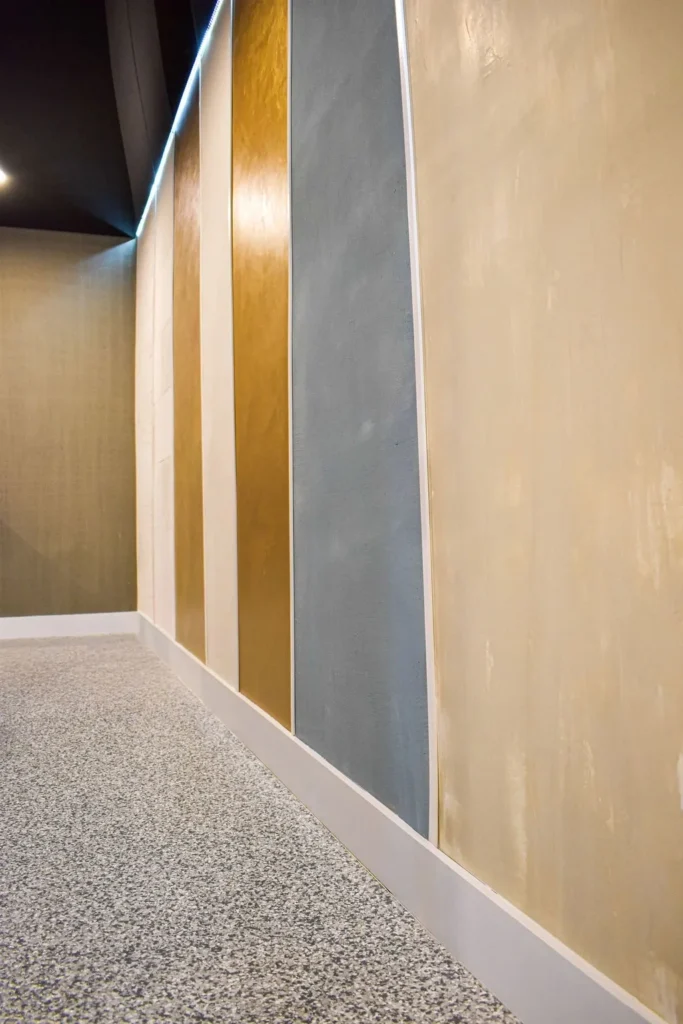 Finiture in Marmorino di ispirazione italiana che portano il calore mediterraneo negli interni di lusso della Florida.