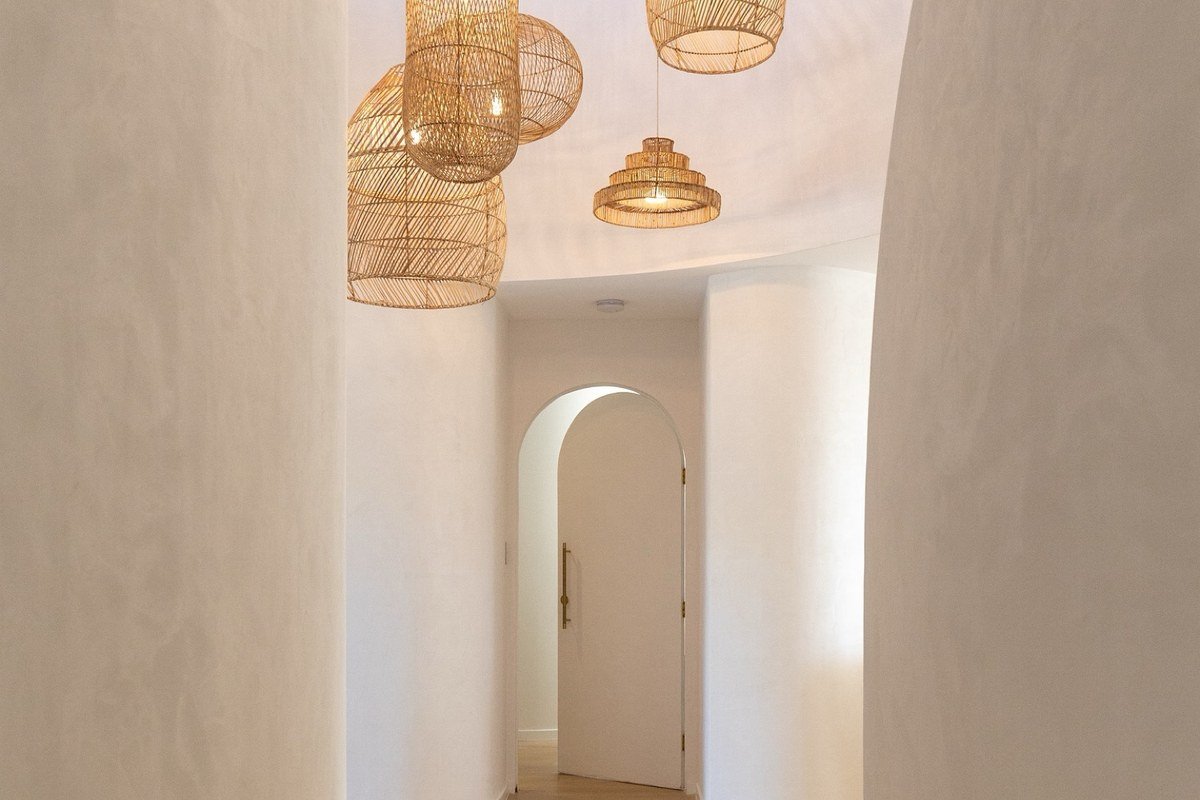 Hallway with soft limewash walls by Du-All Microcement